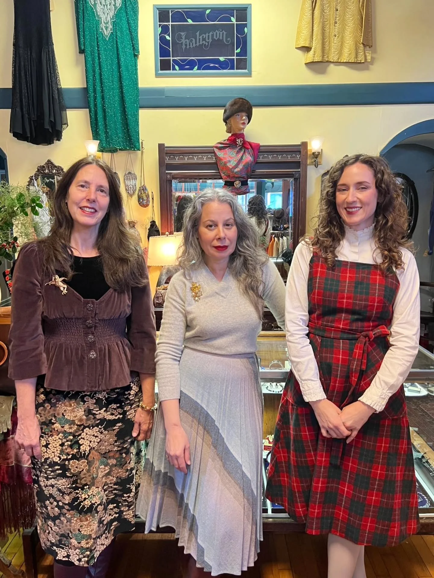 Merry Christmas and happy holidays from us here at Halcyon! We love and appreciate you! ~ Didi, Effie &amp; Diana

&hearts;️💫🙏🏼💫&hearts;️💫🙏🏼💫&hearts;️