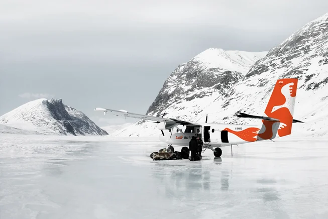 air_inuit_livery_on_ice.jpg