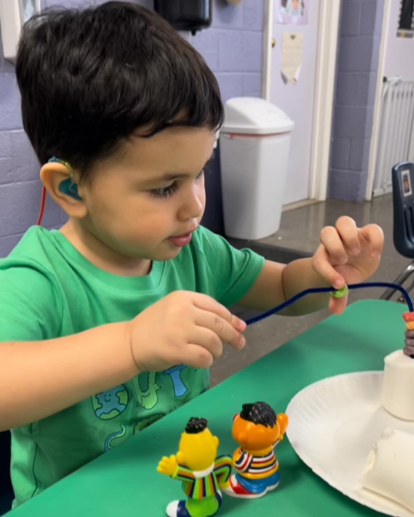 Look at our Giraffes 🦒 developing their fine motor skills through various fun activities! What a great way to play and explore at FPS! #foundationsprepschool #foundationsprep #fps #giraffeclass #bloomfieldnj #earlychildhoodeducation #preschool #chil