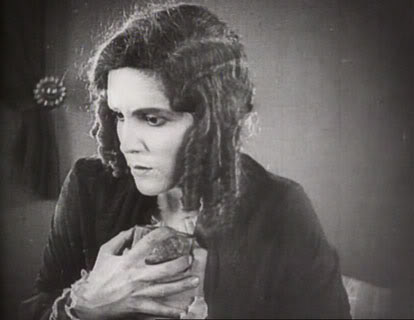 Ellen, played by Greta Schröder