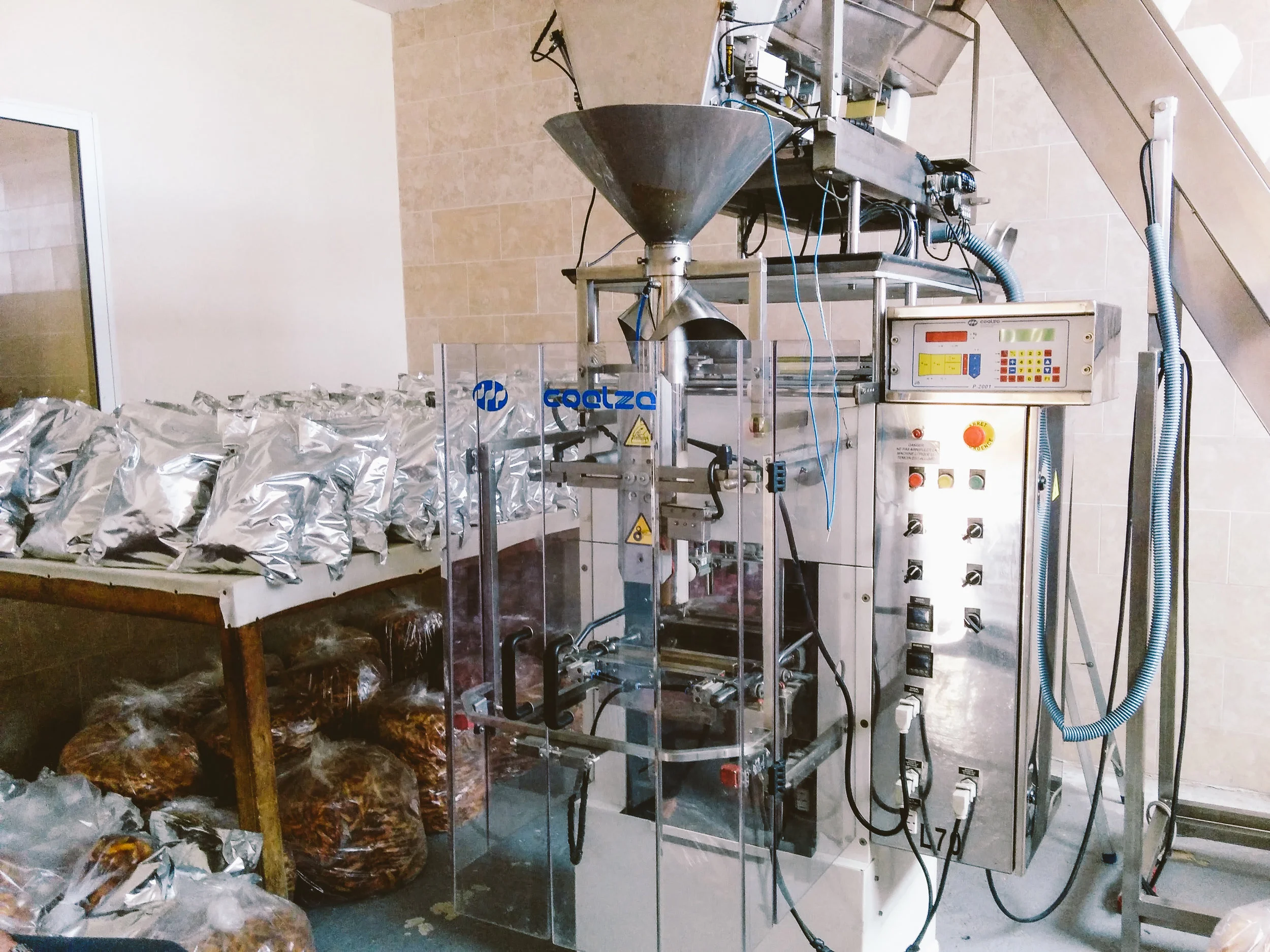 Cashew sorting and packing machine