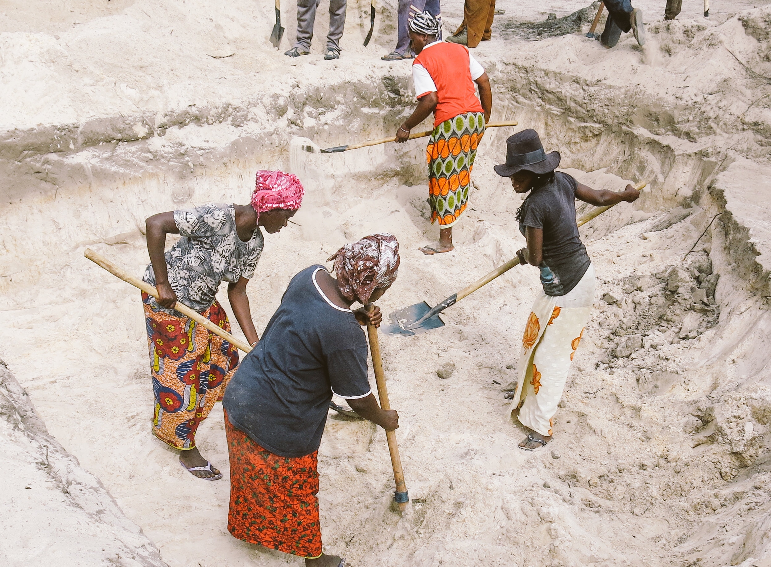  Workers mining laterite soil for the new roads 