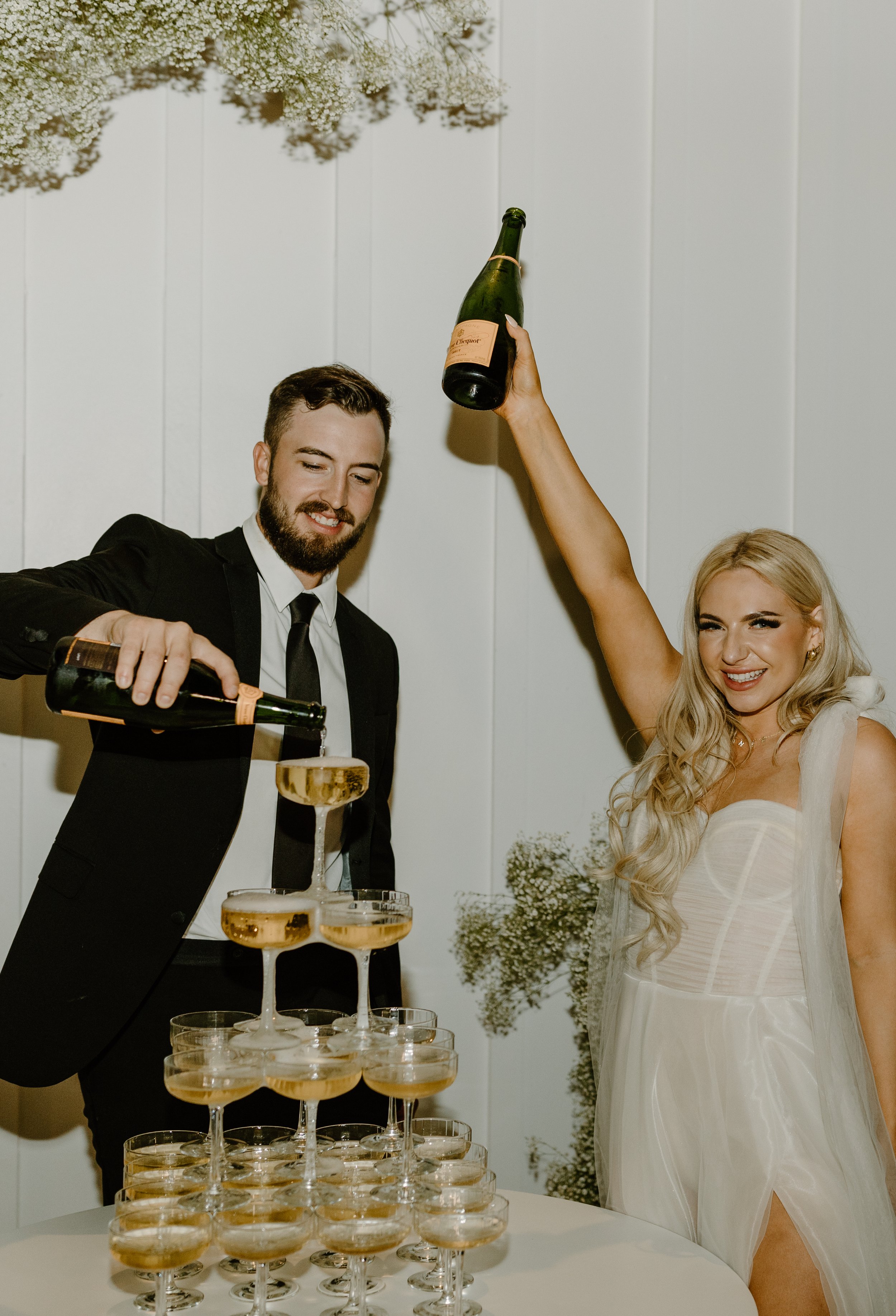 Champagne-Tower-Wedding-Photos-Flash-Bride-Groom-Michigan-Photographer-Tylee-Shay-2022-10.JPG