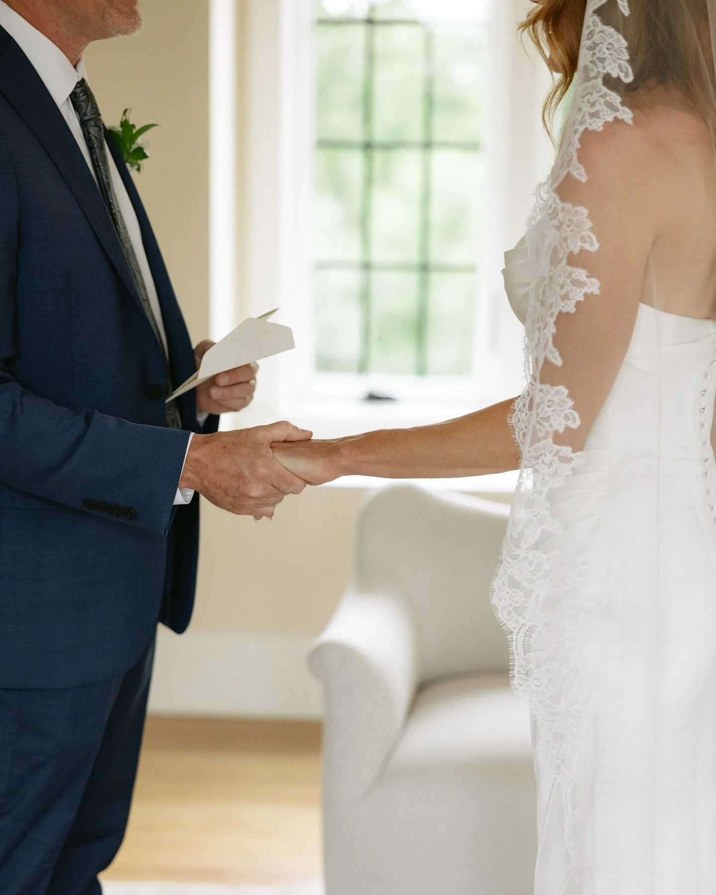 We love our bridal suite and the moments it holds! From getting ready with your girls, to first looks with dad.. it never ceases to amaze us!
Photo by: @averyphillips__