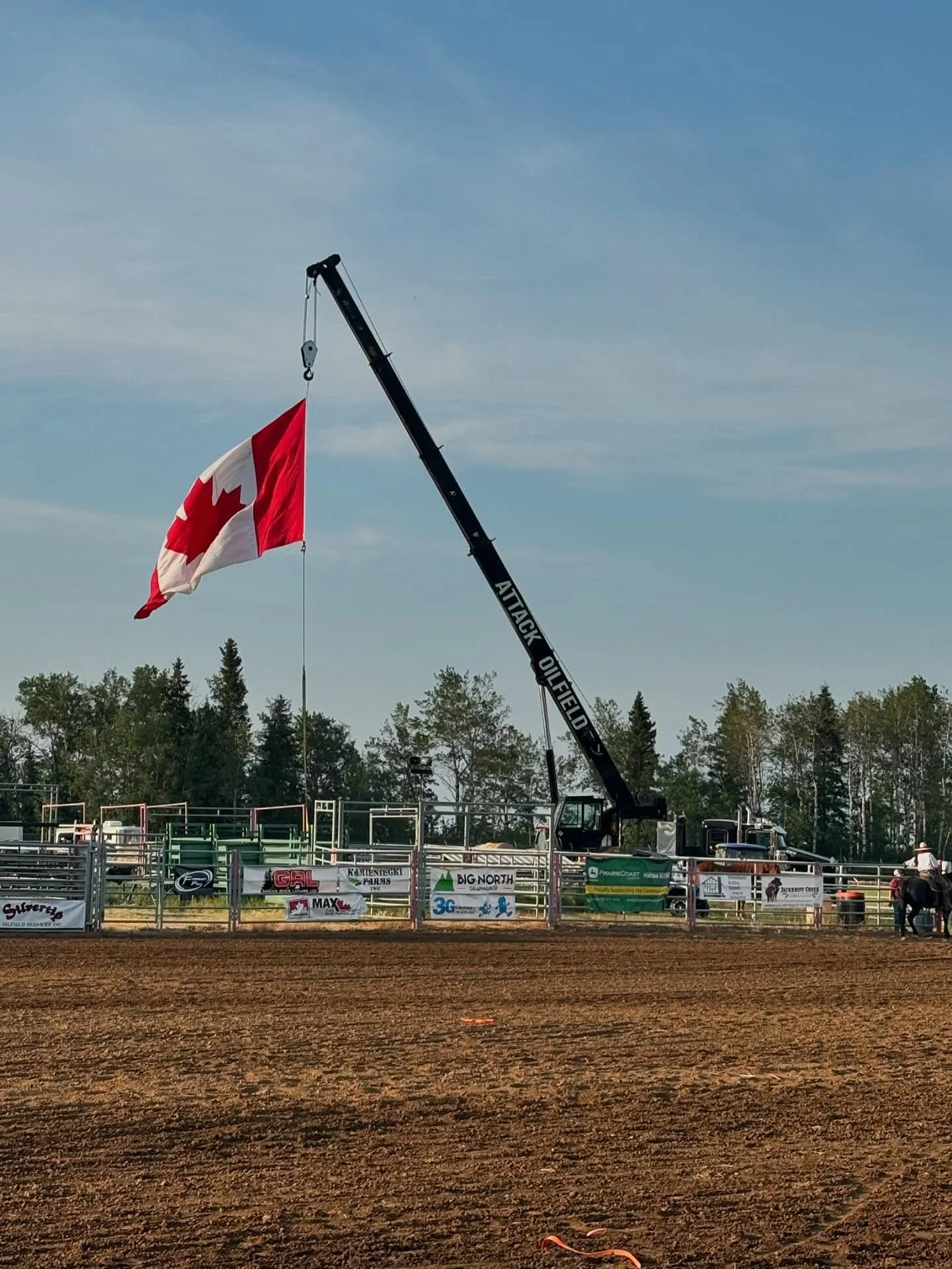 Picker&rsquo;s up, flag&rsquo;s flying, the chucks are rollin&rsquo; and the derby cars are smashing🤠
We had a blast being apart of the Manning Rodeo! 
#picker #pickertruck #manningrodeo #supportlocal #proudsponsor