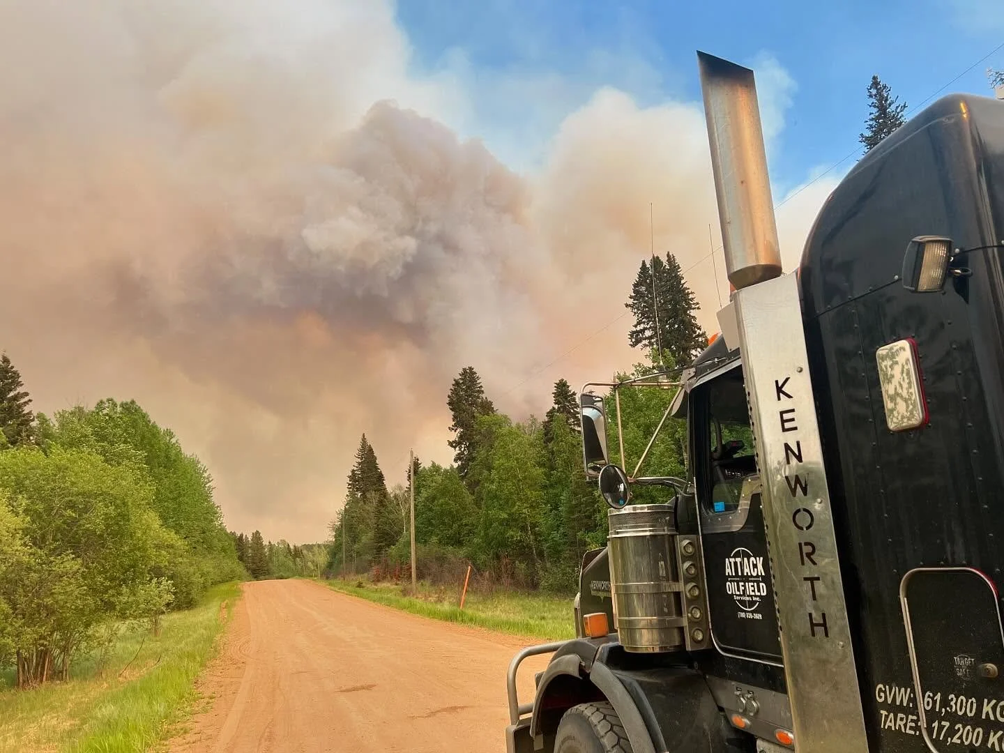 Answering the call beyond the oilfield🔥

#watertruck #wildfire #wildfiresupport #fireseason #albertafires