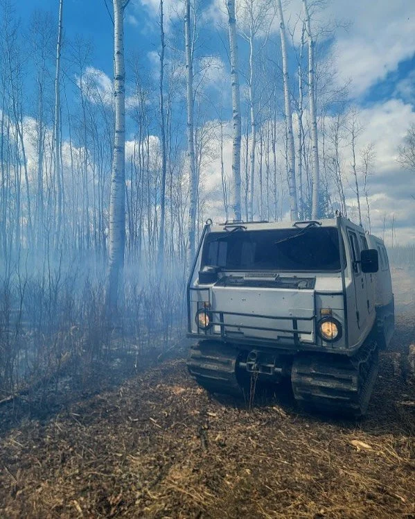 No trails? No problem. The hagglund is getting fire crews where they need to go
#hagglund #crewsupport #offroad #bushwork #firelineready #offgridwork