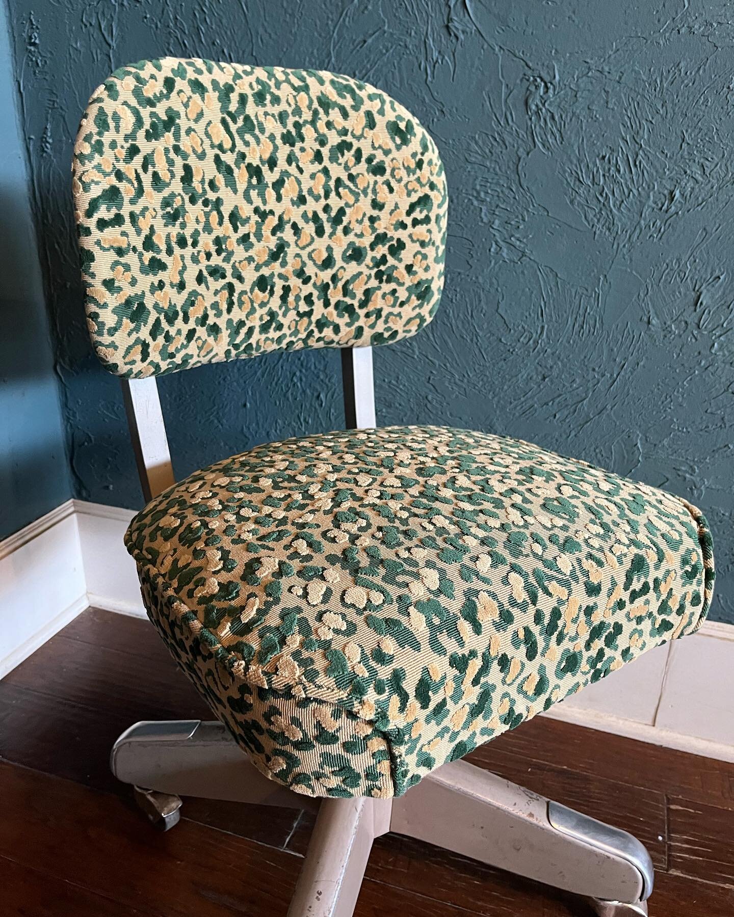 A mid century office chair will show you how thankful you are to use staples!! 
It&rsquo;s been really fun to learn how to upholster these metal chairs with their poke-y / fold-y things. You like my professional vocabulary? I have no idea what it&rsq