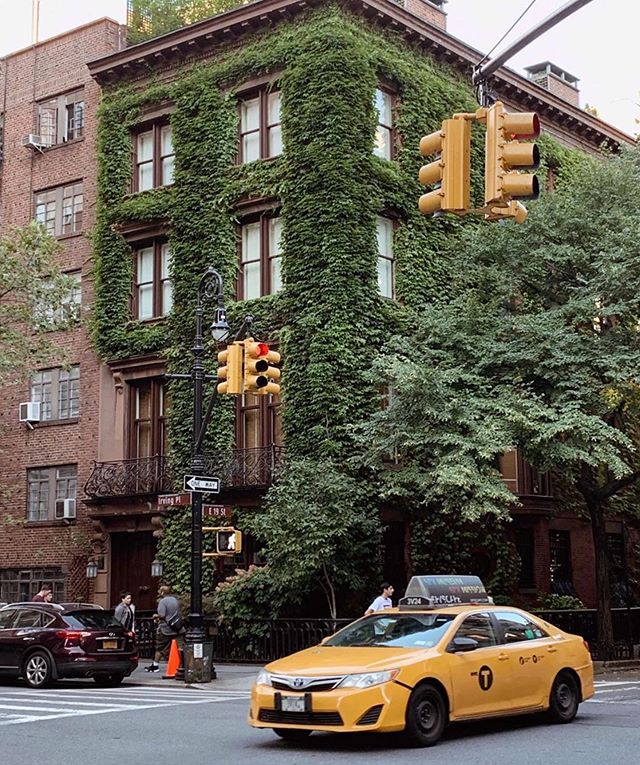 Beautiful capture of the Gramercy neighborhood by @alohavoyagers 🌿