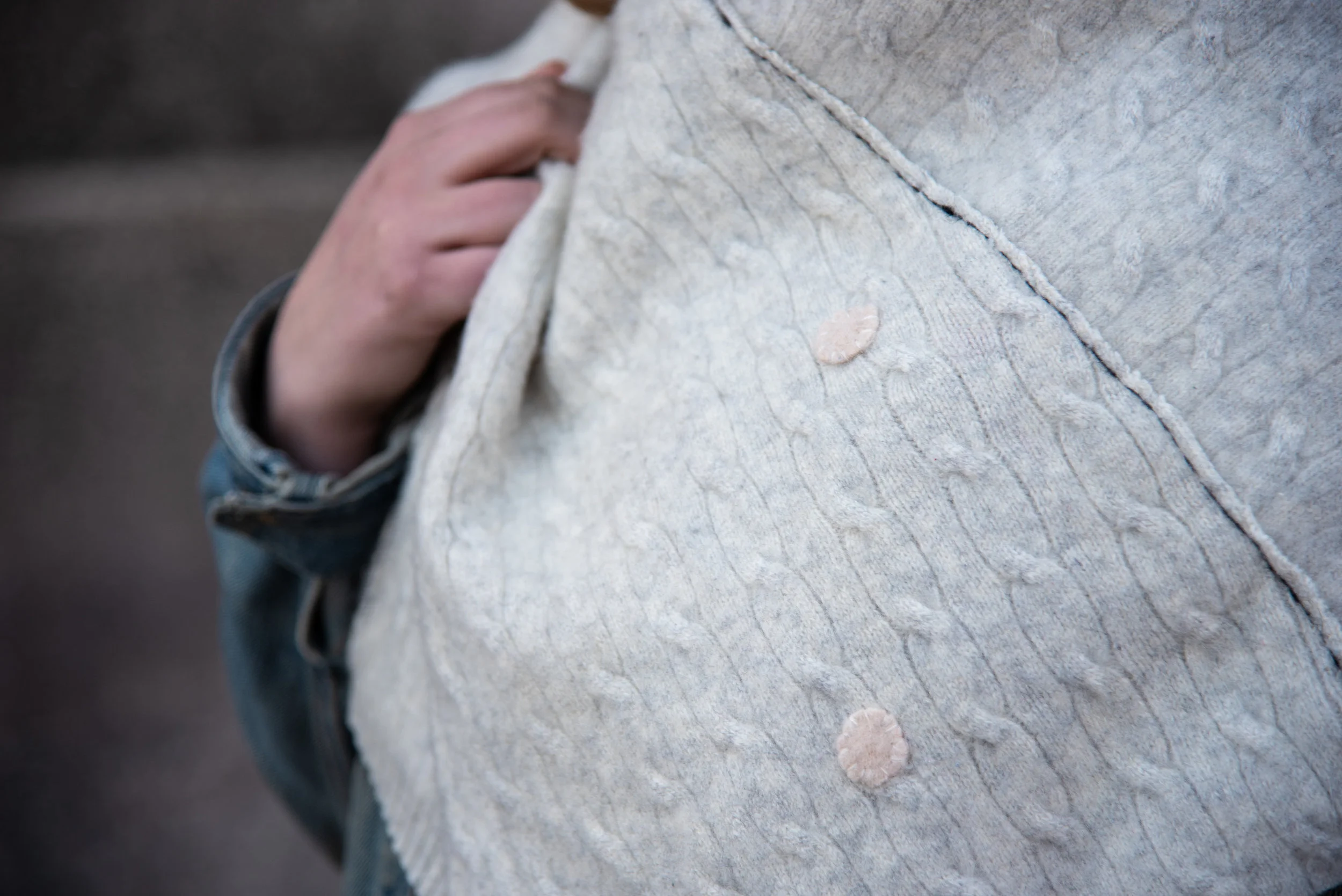 Lightest Gray Wrap w:Circles.jpg