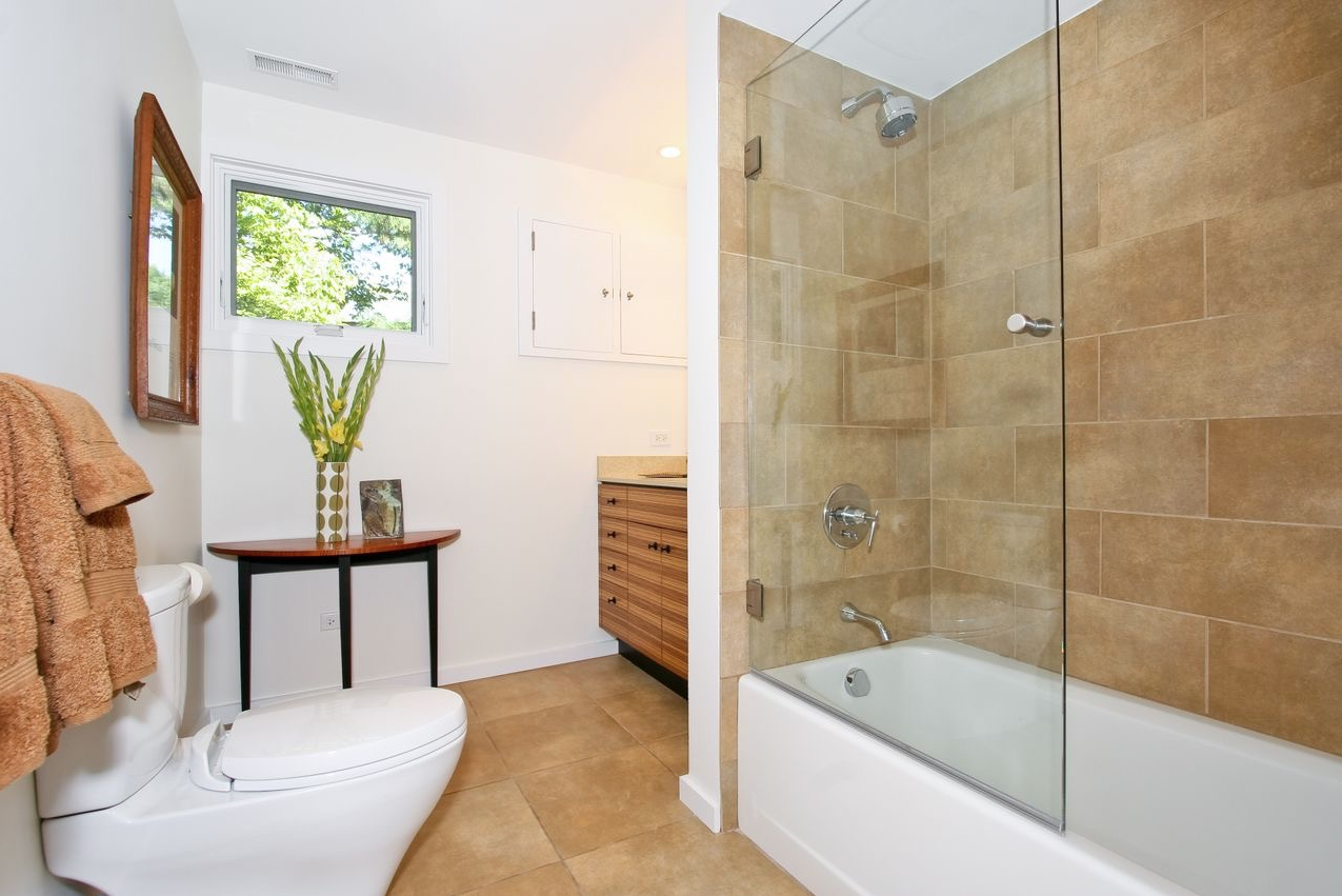 Bathrooms that reflect and use natural materials.