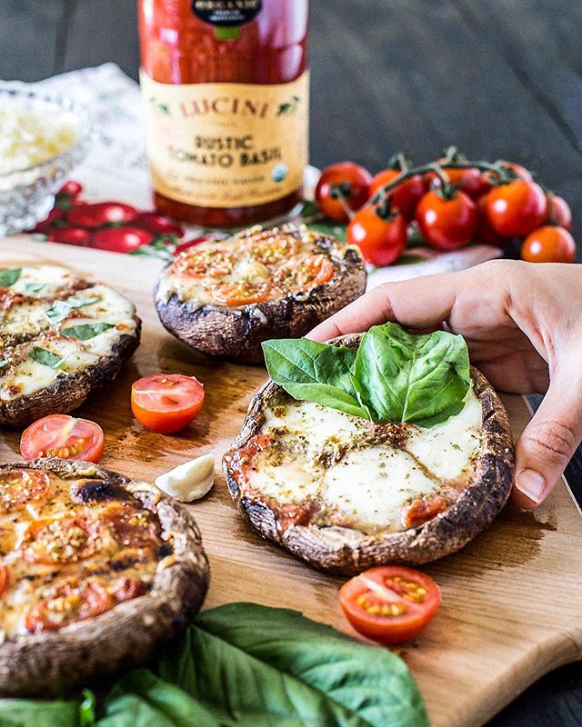 Sunday portobello pizza partyyyy with @luciniitalia and my fellow preggo @weeknightbite. (Except for I want the mushroom to be crust because I have about 10 weeks left until the due date and I&rsquo;m a food monster. Shh second child it&rsquo;s finee