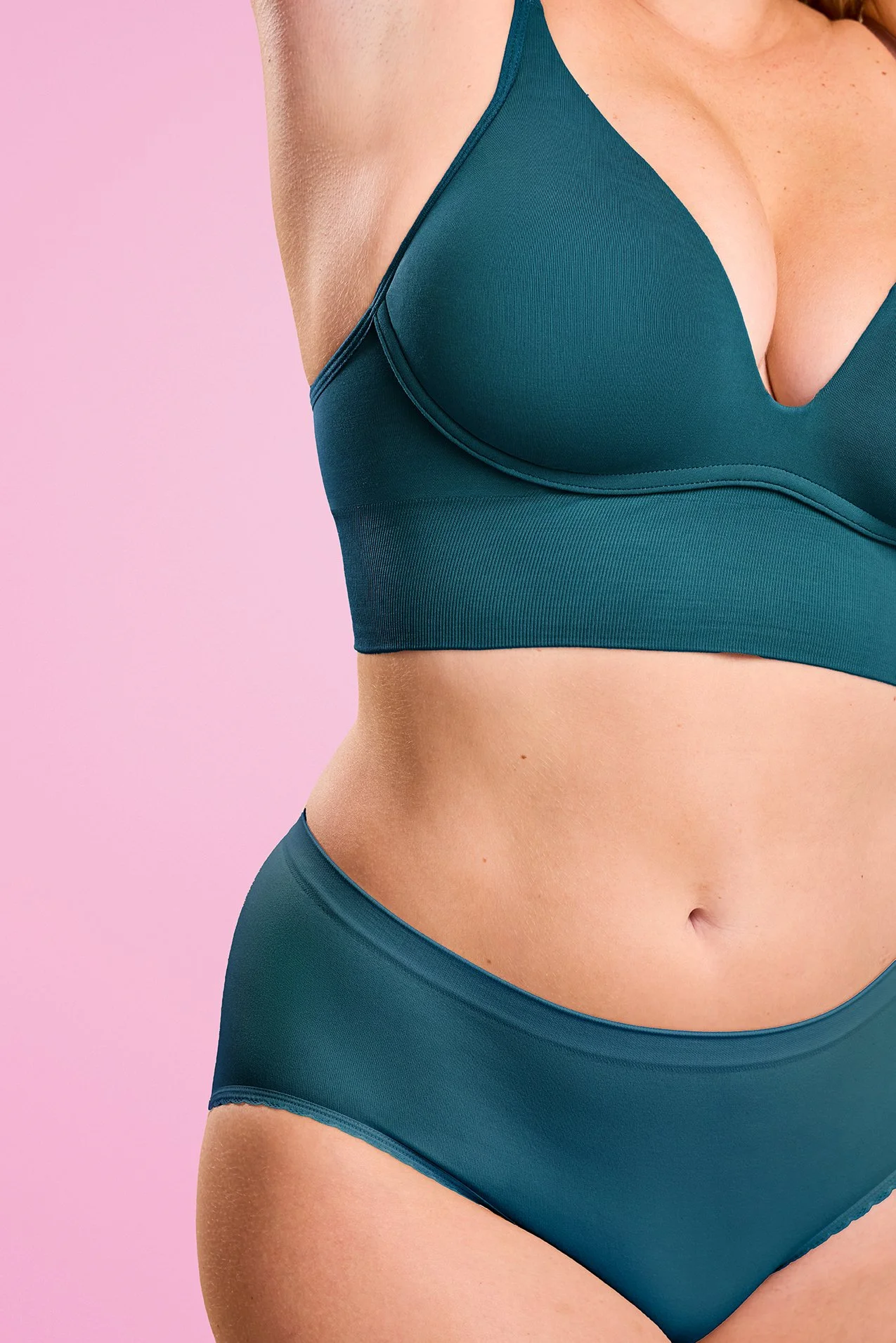 GILDAN_0726_8257 TEAL.jpg