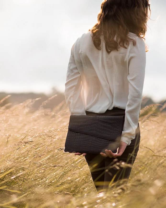 clutch_brown_grass_2.jpg
