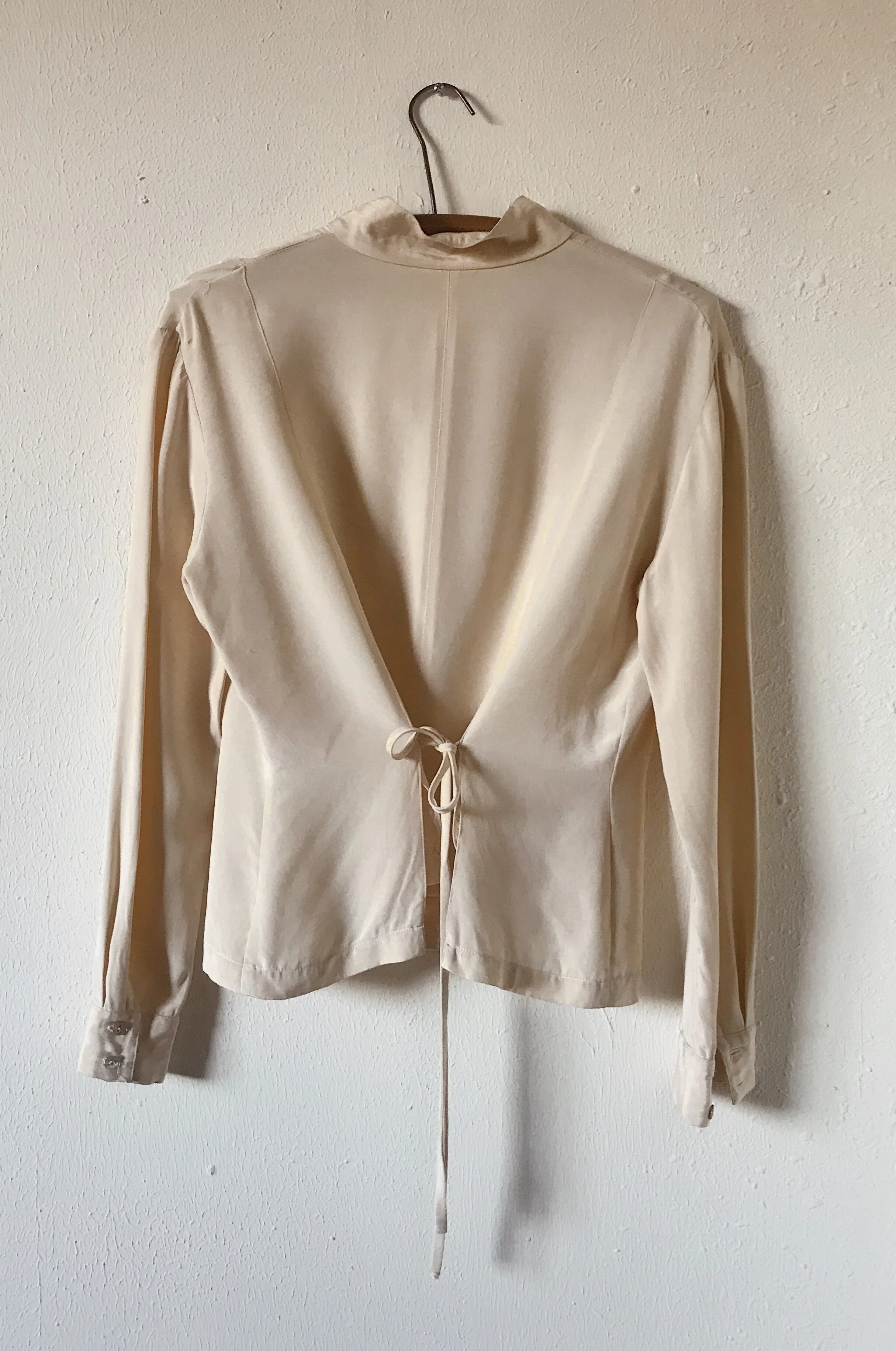 VINTAGE 100% SILK WEIGHTLESS BUTTON DOWN