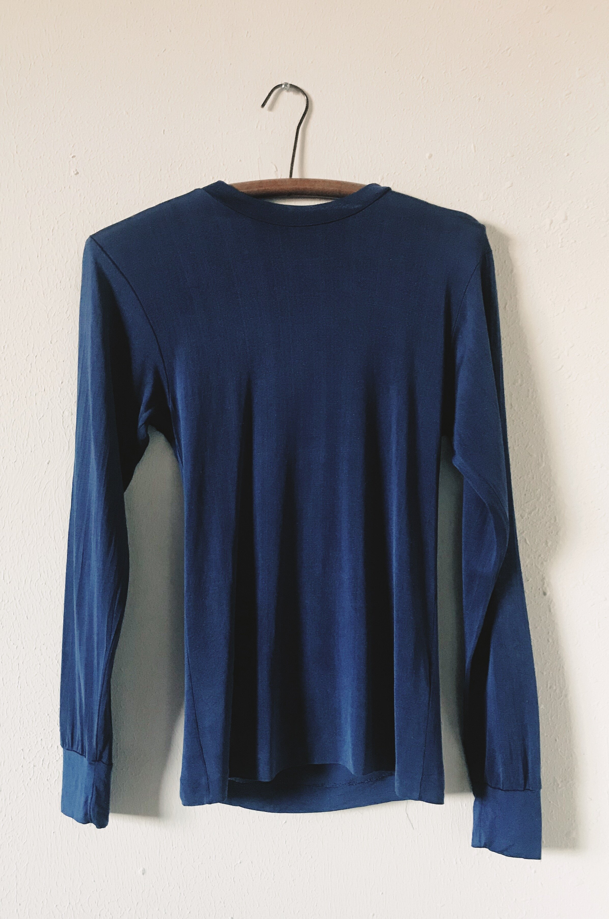 LIGHTWEIGHT BLUE 100% SILK LONG SLEEVE TOP