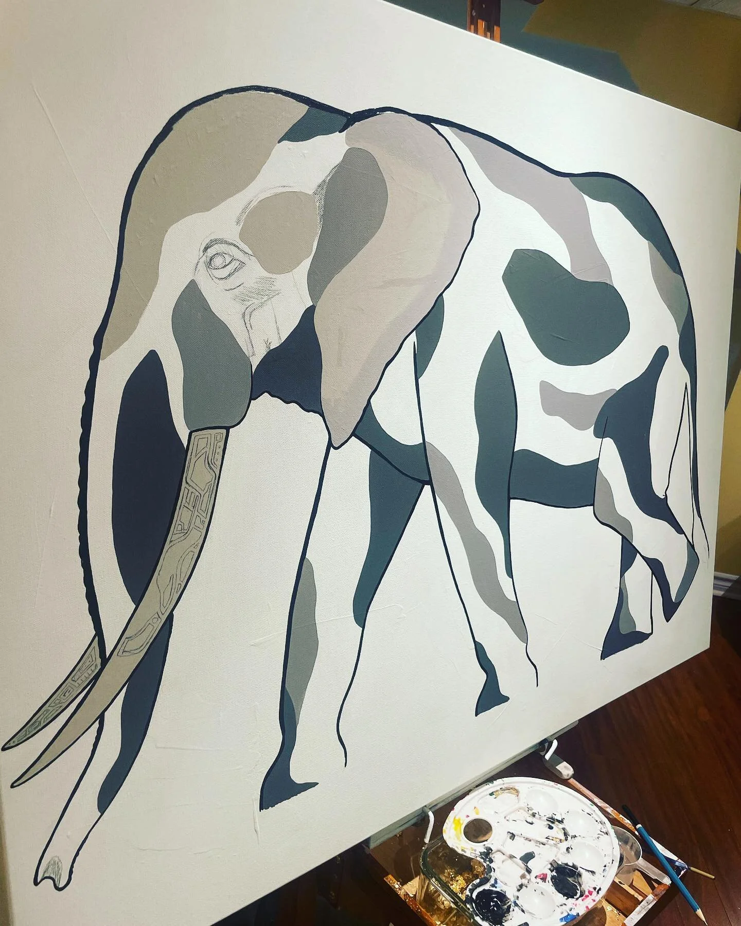 I've got this bad beauty waiting for me back at my studio in Canada🇨🇦 Tell me, do you guys like paintings of animals? What kind of animal would you like to see?

#workinprogress #wipart #elephant #&eacute;l&eacute;phant #artistoninstagram #wallartd