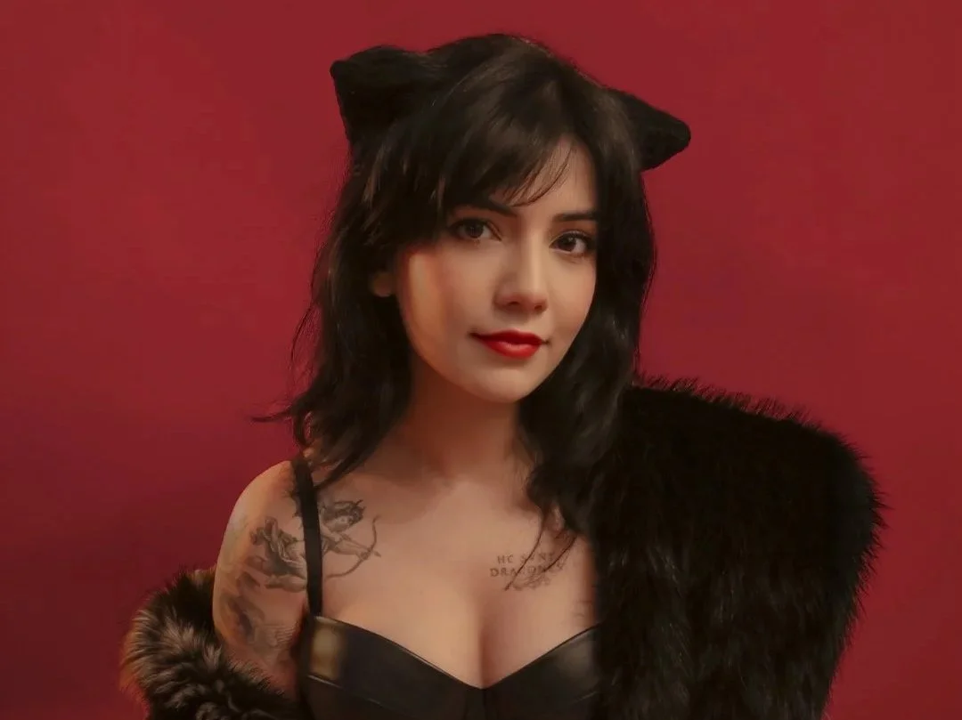 Saaniya Abbas // HELLARIOUS