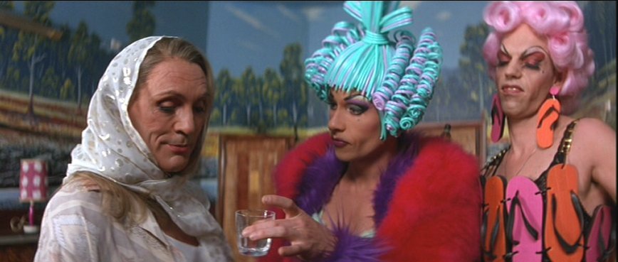 HUGO WEAVING in ADVENTURES OF PRISCILLA, QUEEN OF THE DESERT, THE