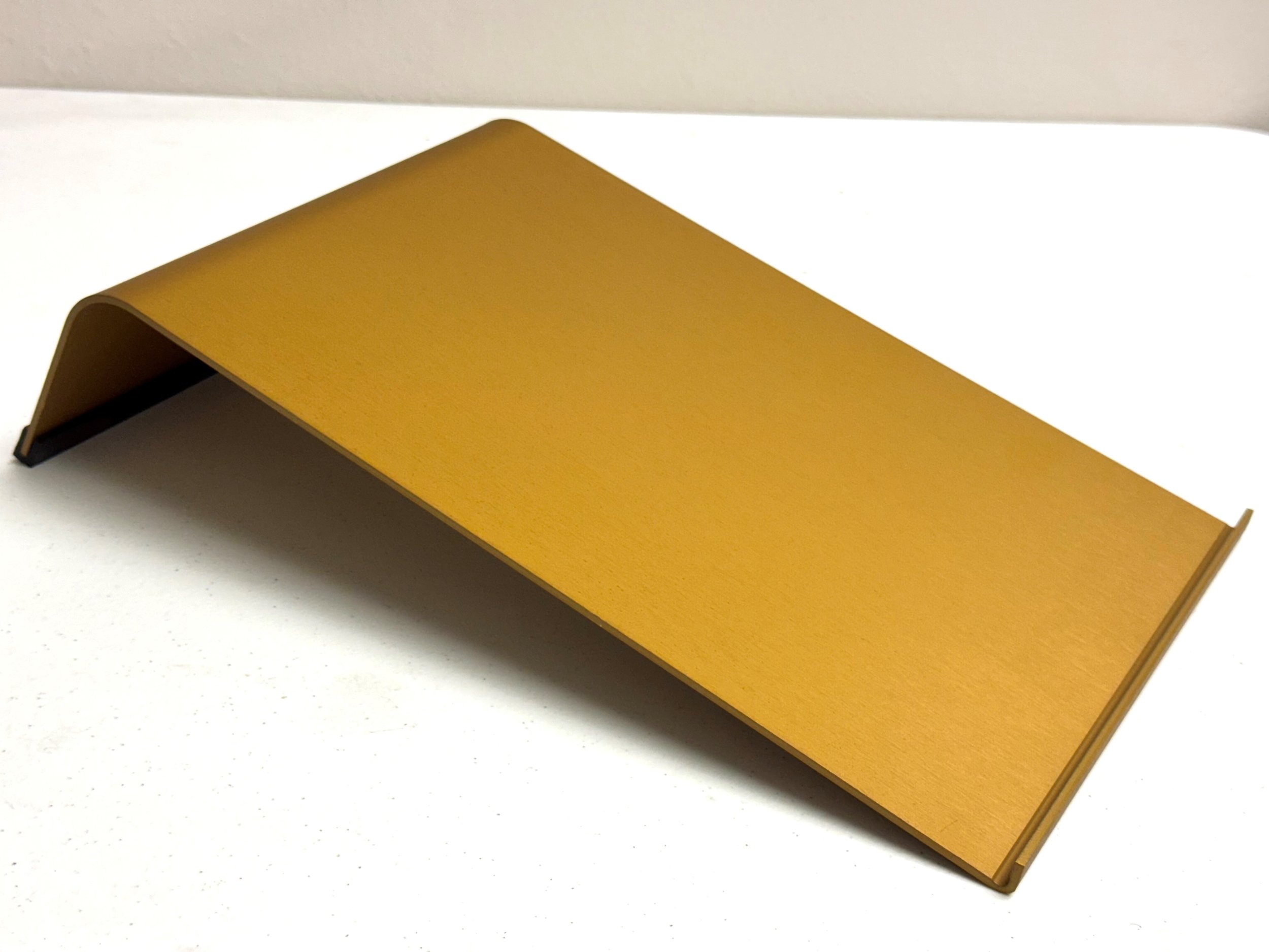 stand rendering gold 3.jpg