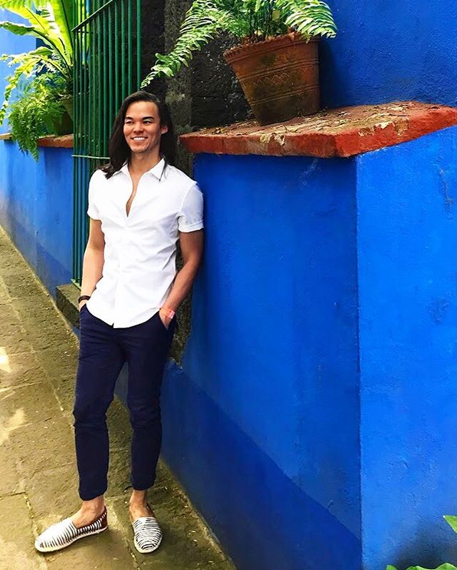 Frida Be Me✨ The Casa Azul, located in Coyoac&aacute;n, is the house where Frida Kahlo was born, lived with Diego Rivera &amp; ultimately died. This cobalt blue house looks quite ordinary from the outside, but within the walled garden doors, it&rsquo