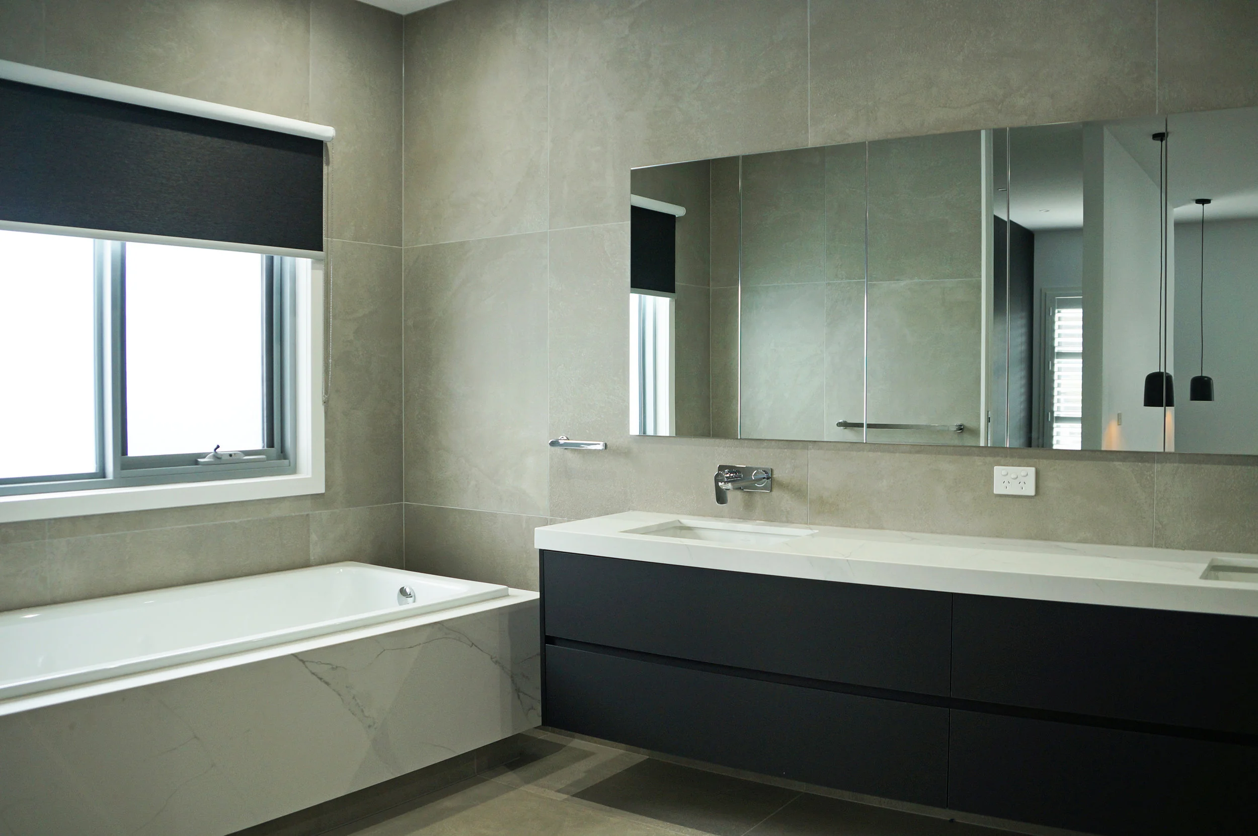 8. Robertson - Ensuite.JPG