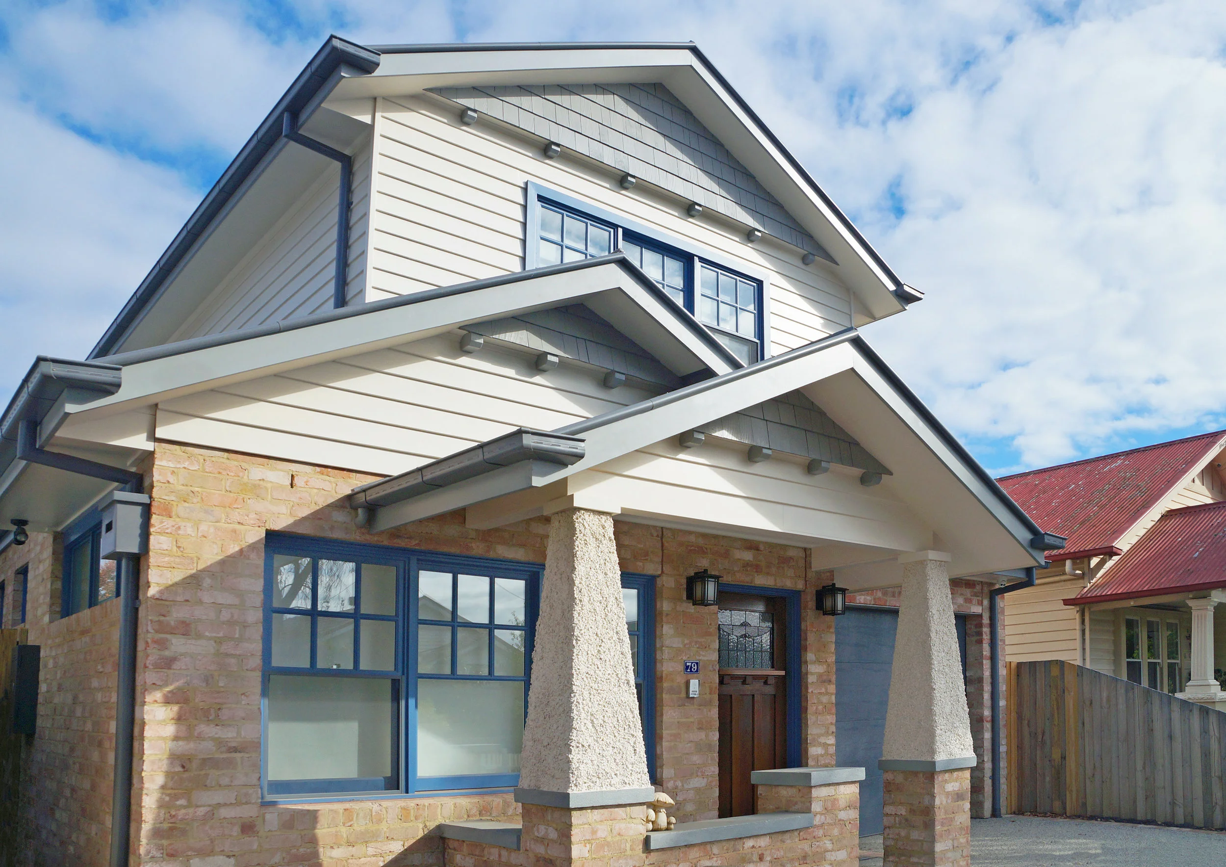 2. Queen - Front Elevation.JPG