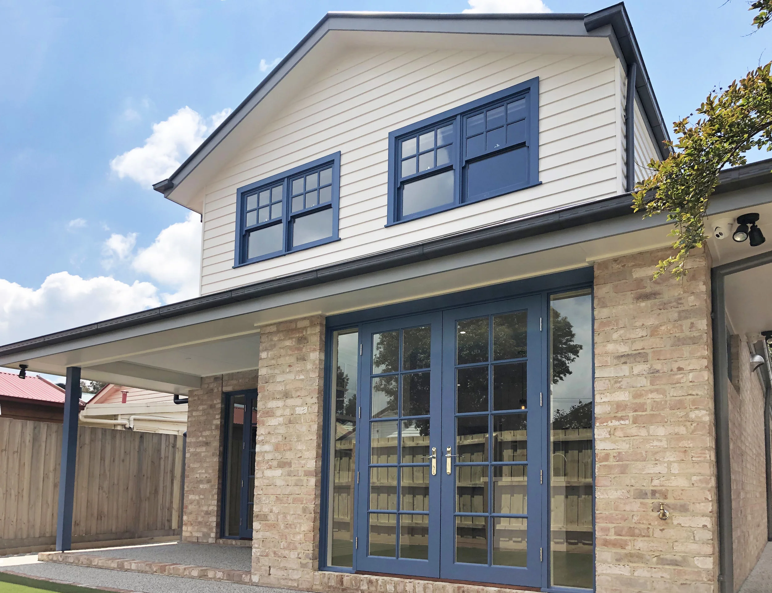 3. Queen - Rear Elevation.JPG