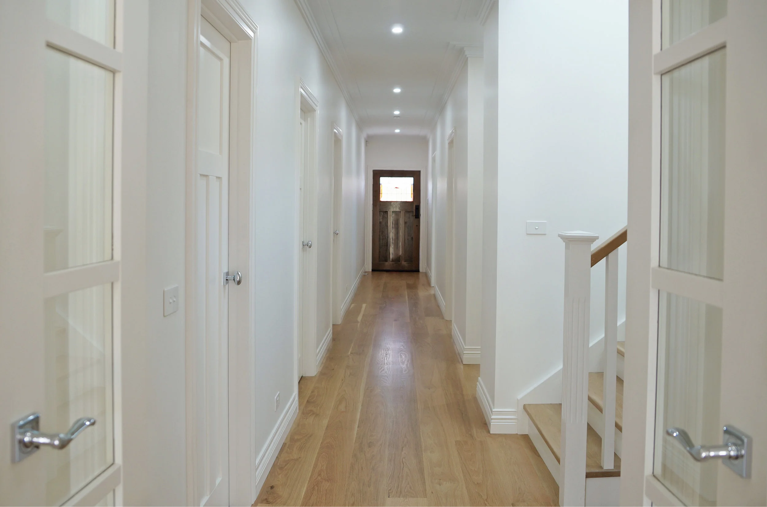6. Queen - Hallway.jpg