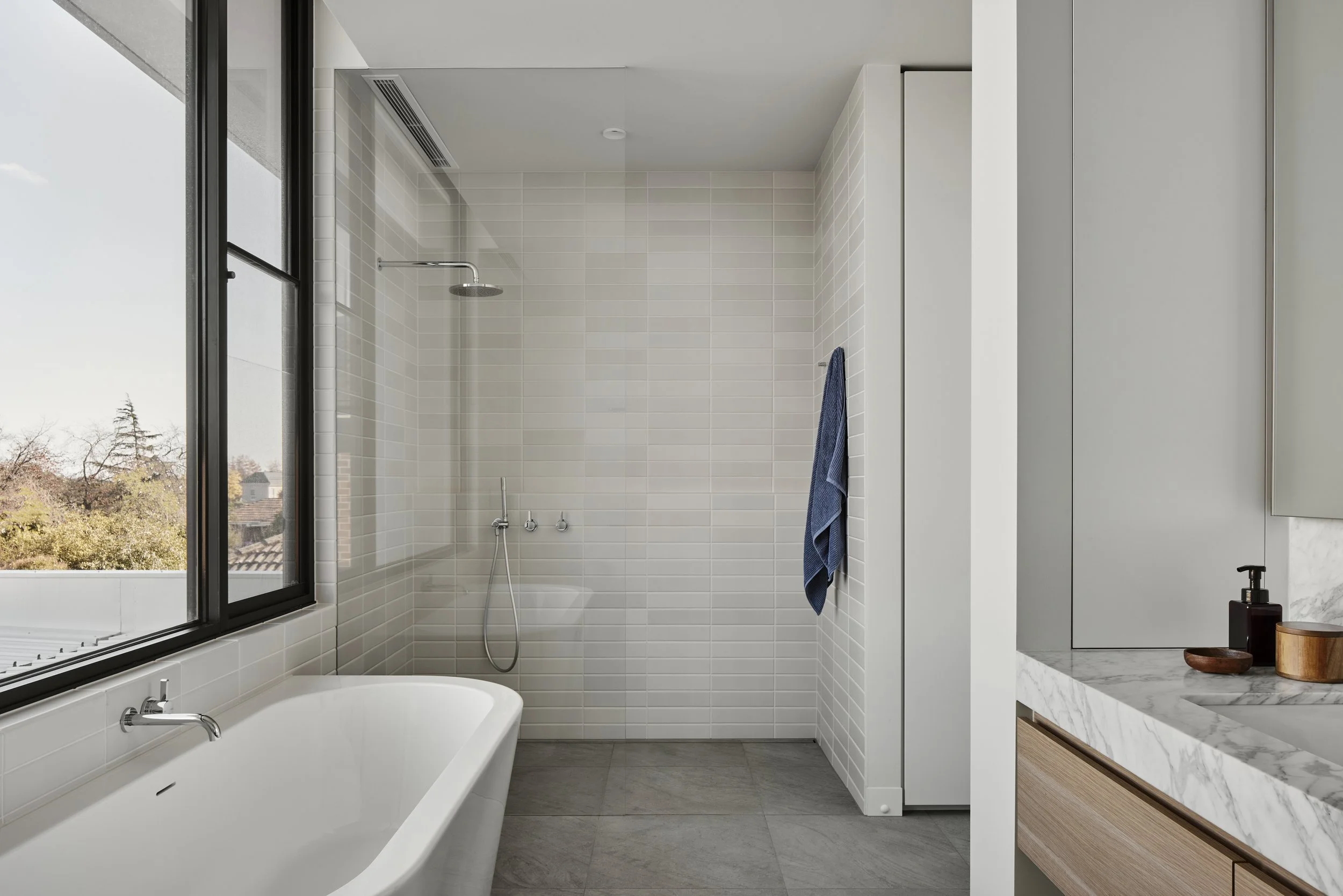 14. SavvyHomes Sutton Bathroom.jpg