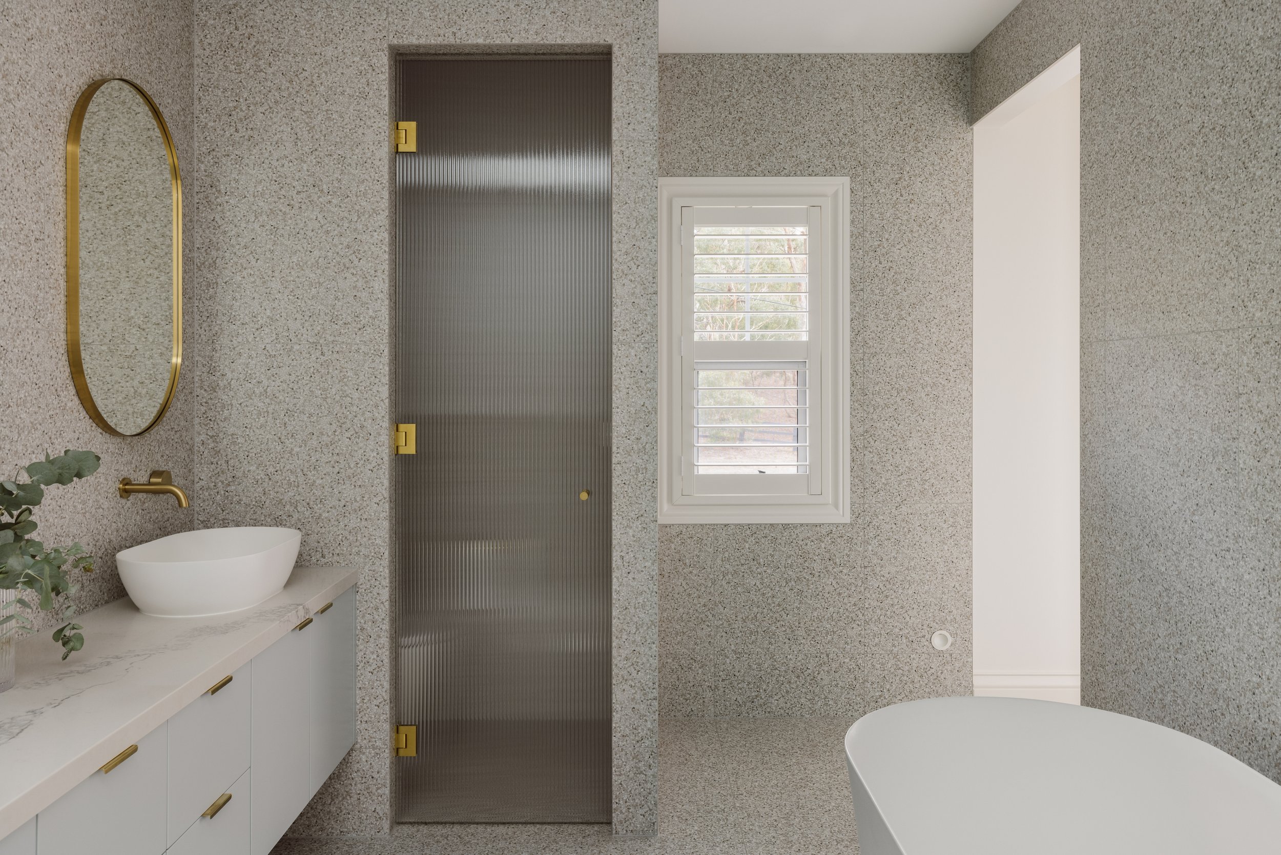 Savvy Homes - Spavin Ensuite Bath, Toilet & Vanity.jpg