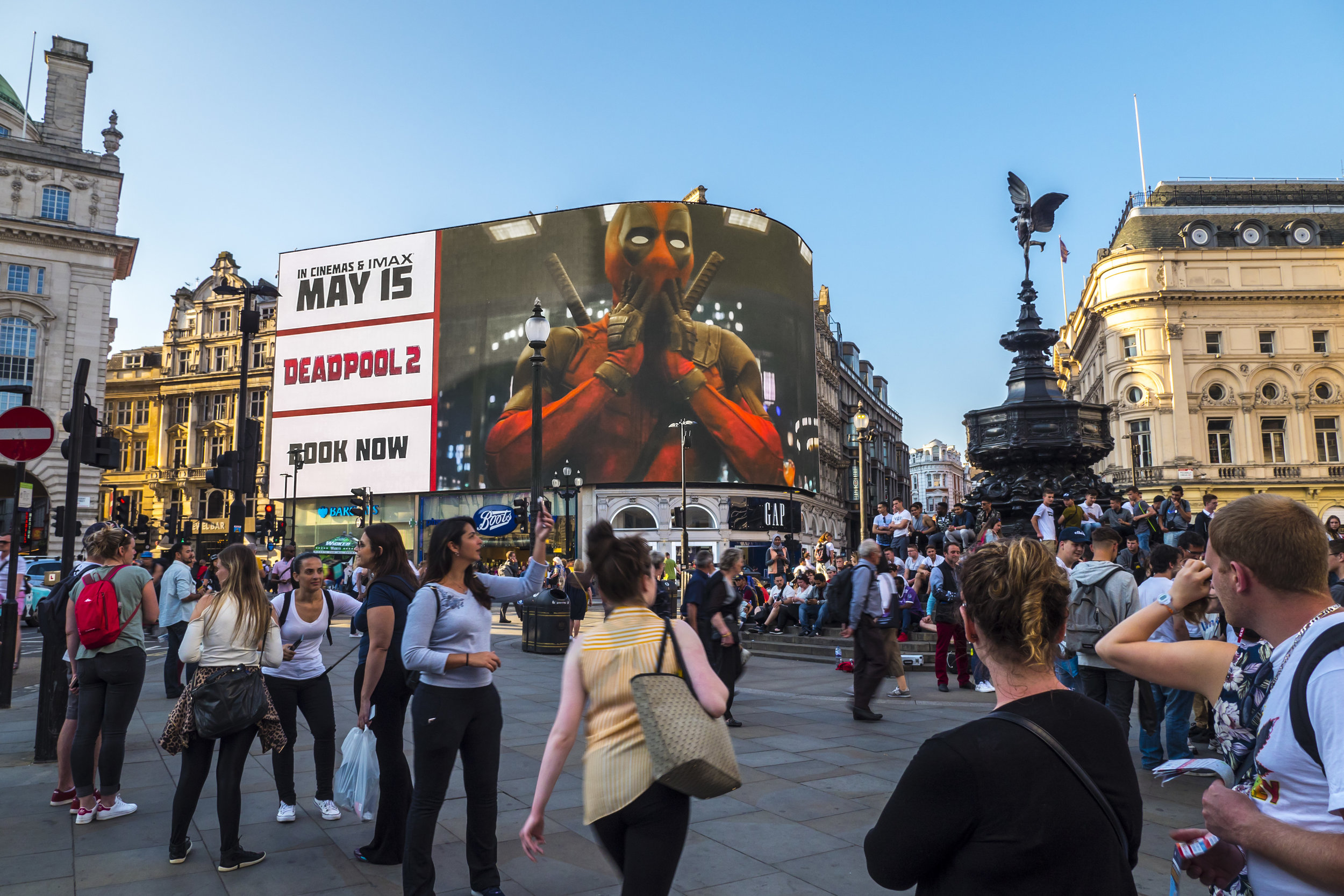 Deadpool-2-20th-Century-Fox-on-Piccadilly-Lights-screen.jpg