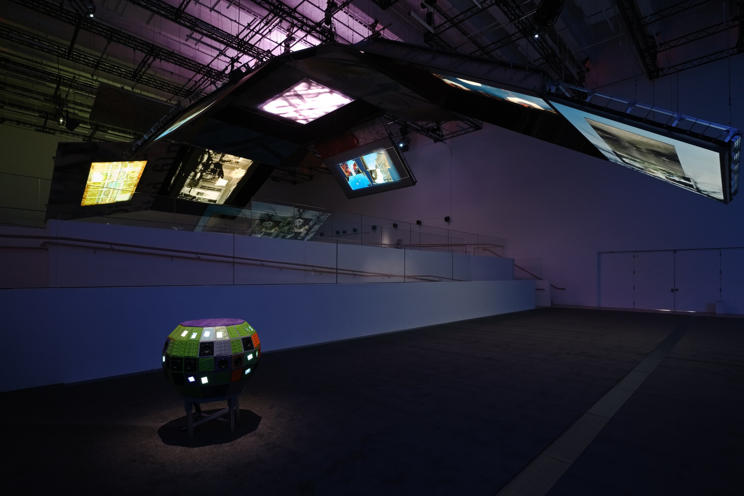 02_楊嘉輝 〈展亭〉, 2025, 新北市美術館委託製作。(攝影：朱淇宏，新北市美術館提供) Samson YOUNG, Pavilion, 2025. Commissioned by New Taipei City Art Museum. (Photo_ CHU Chi-hung, Courtesy of NTCAM).jpg