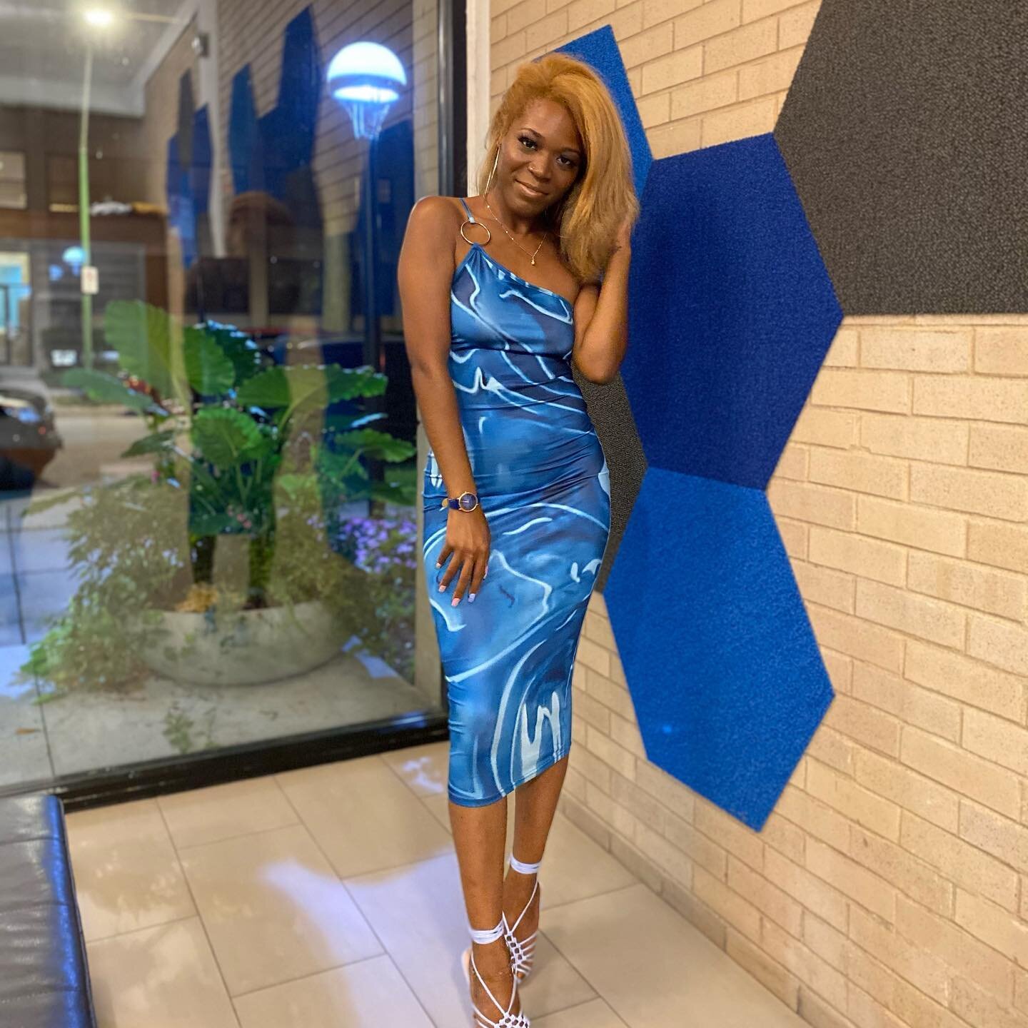 Walk into this new week with confidence and grace 💙 Have a great Monday everyone!!
.
.
.
.
.
.
.
.
.
.
.
#monday #mondaymotivation #mondayquotes #mondaymood #dailyaffirmations #newweek #newweeknewgoals #happymonday #confidencequotes #confidence #gra