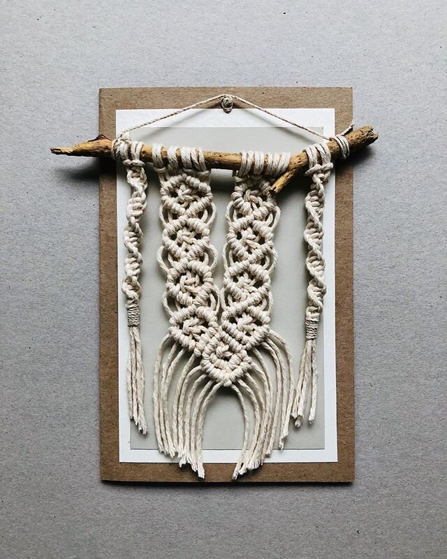 Another mini macrame card.
.
.
.
.
.
#art#arte#handmade#cards#macrame#minimacrame#earthy#erathtones#stringart#texture#custommade#wallhanging#pattern#originalart#laart