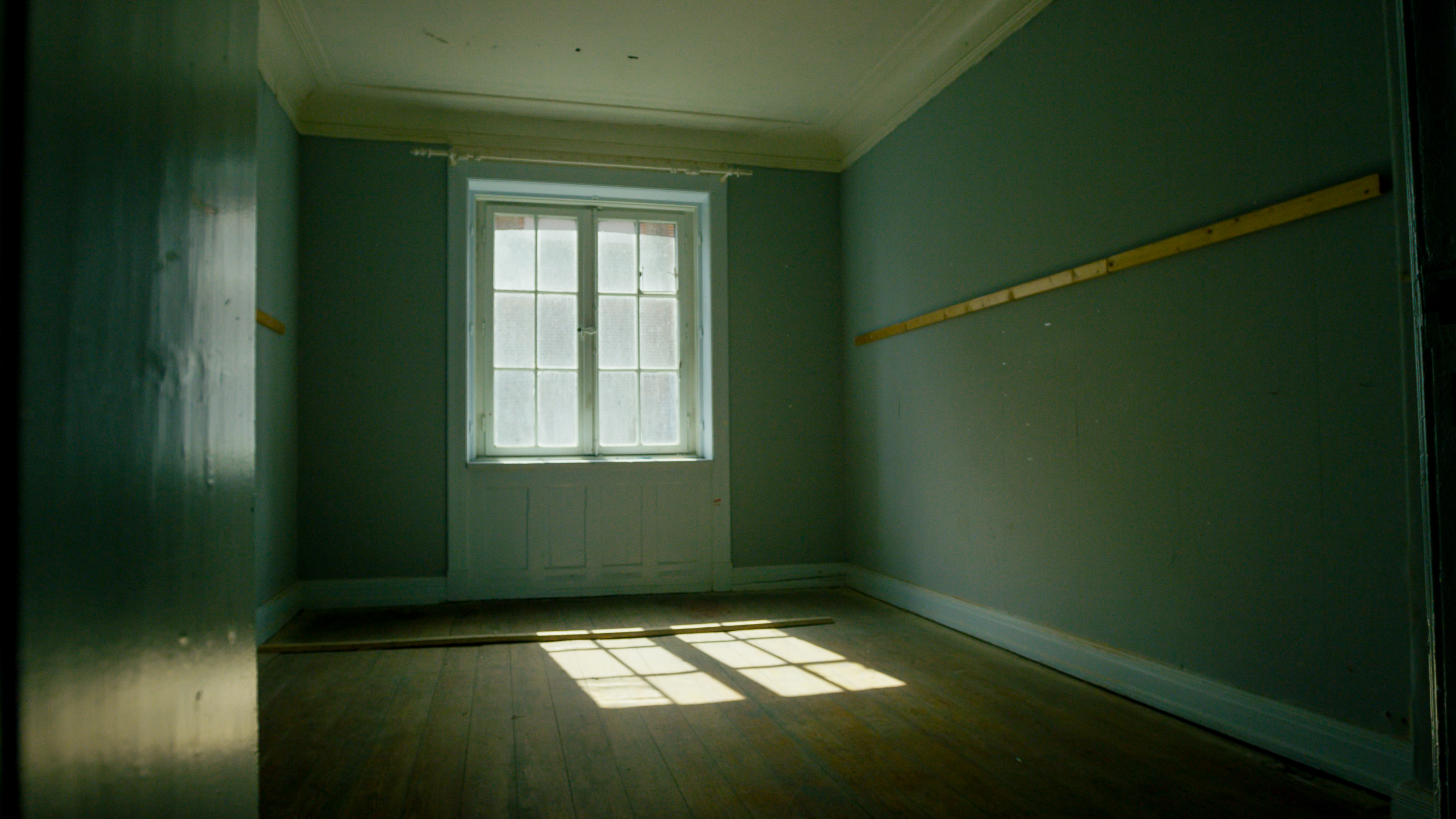 ROOM 12