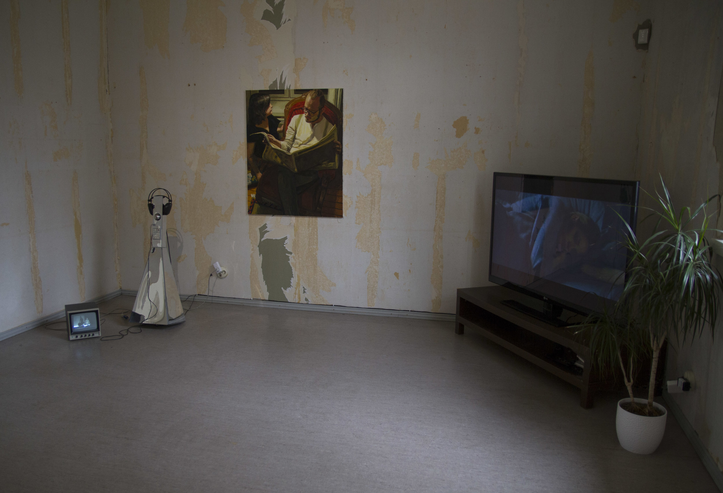  Installation view, from left: Tuomo Rainio:  Untitled (needles in air)  (2008), Kaarlo Stauffer:  Man reading a newspaper  (2011), Joakim Pusenius:  Anamnesis  (2014) 