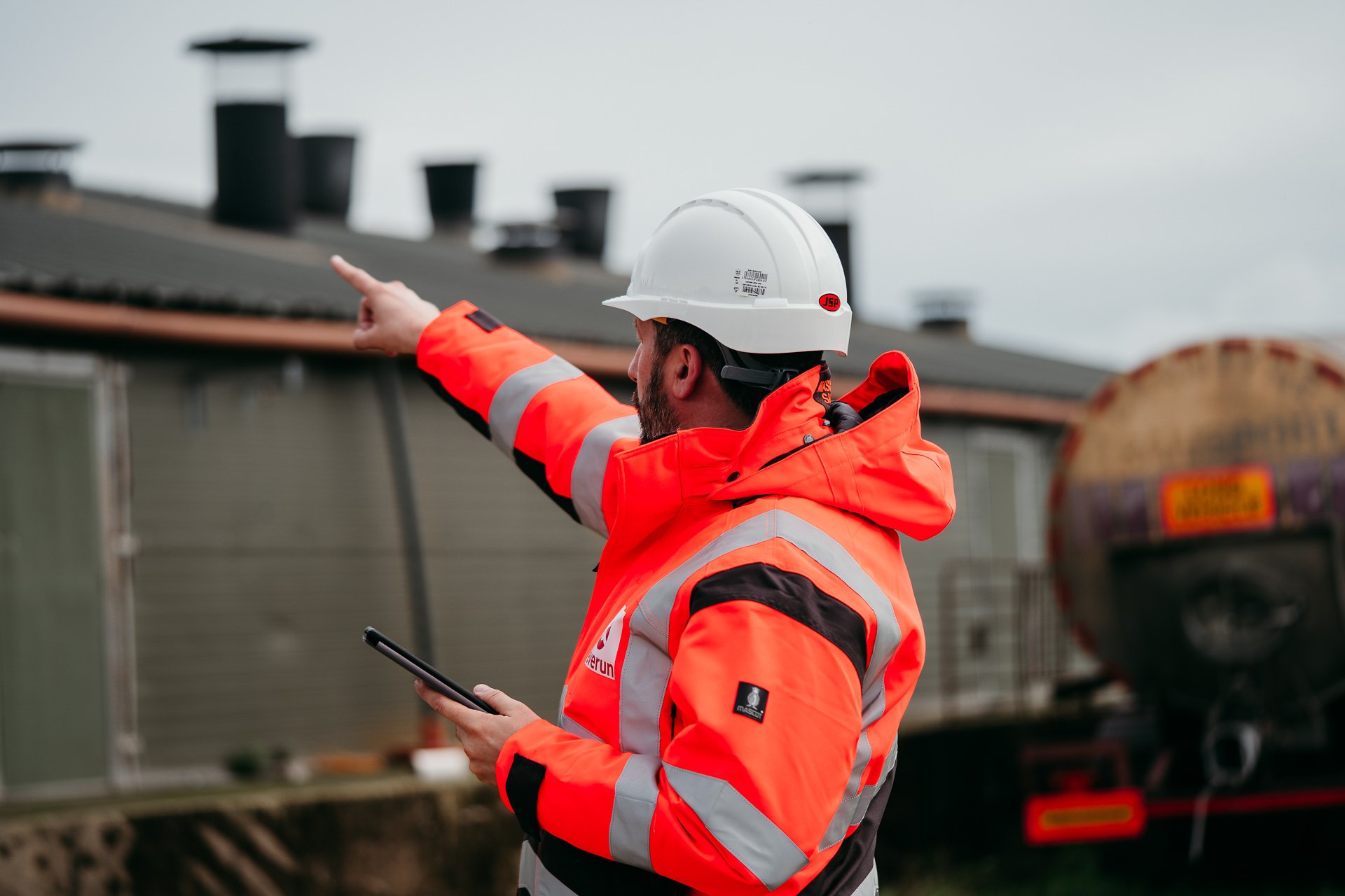 Engineer Pointing 2.JPG