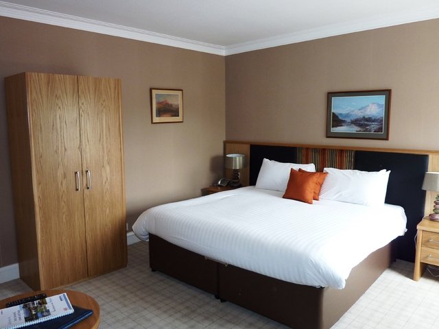 Buchanan Arms Hotel - Bedroom.jpg
