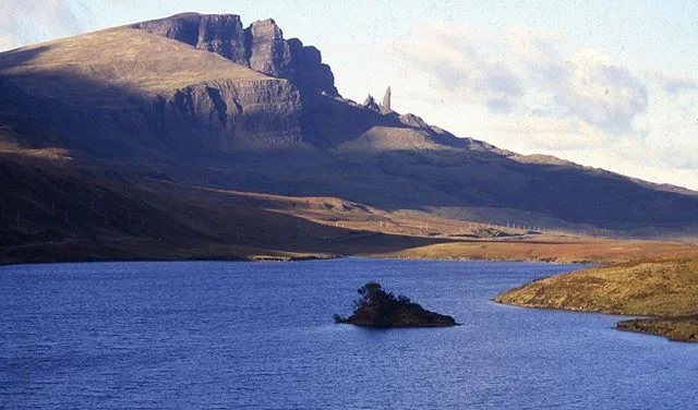 The Old Man of Storr is a large pinnacle of rock located on the north of the Isle of Skye, in Scotland, in an area known as 'Trotternish #love #scotlandhighlands #thegreatoutdoors #amazing #walks #cycling #running #visitscotland #thewalkersclub @thew