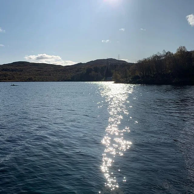 A quiet night on the water, Scotland. #quiet #quiettime #loch #scotland #boats #scenery #thegreatoutdoors #live #ourbestlife #scotlandhighlands #scottishfold #walking #sailing #relaxing #life #onthewater #running #cycling #scottishfolds #thewalkerscl