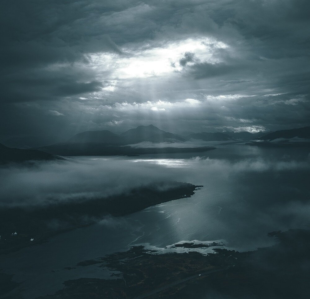 Magical aerial shot over the Isle of Skye! 🌫️

🌐 Find out more about Scotland and our famous long walks - visit our link in bio.

#thewalkersclub #thewalkersclubapp #visitscotland #explorescotland #longwalksscotland #scotland #scotlandtravel #scotl