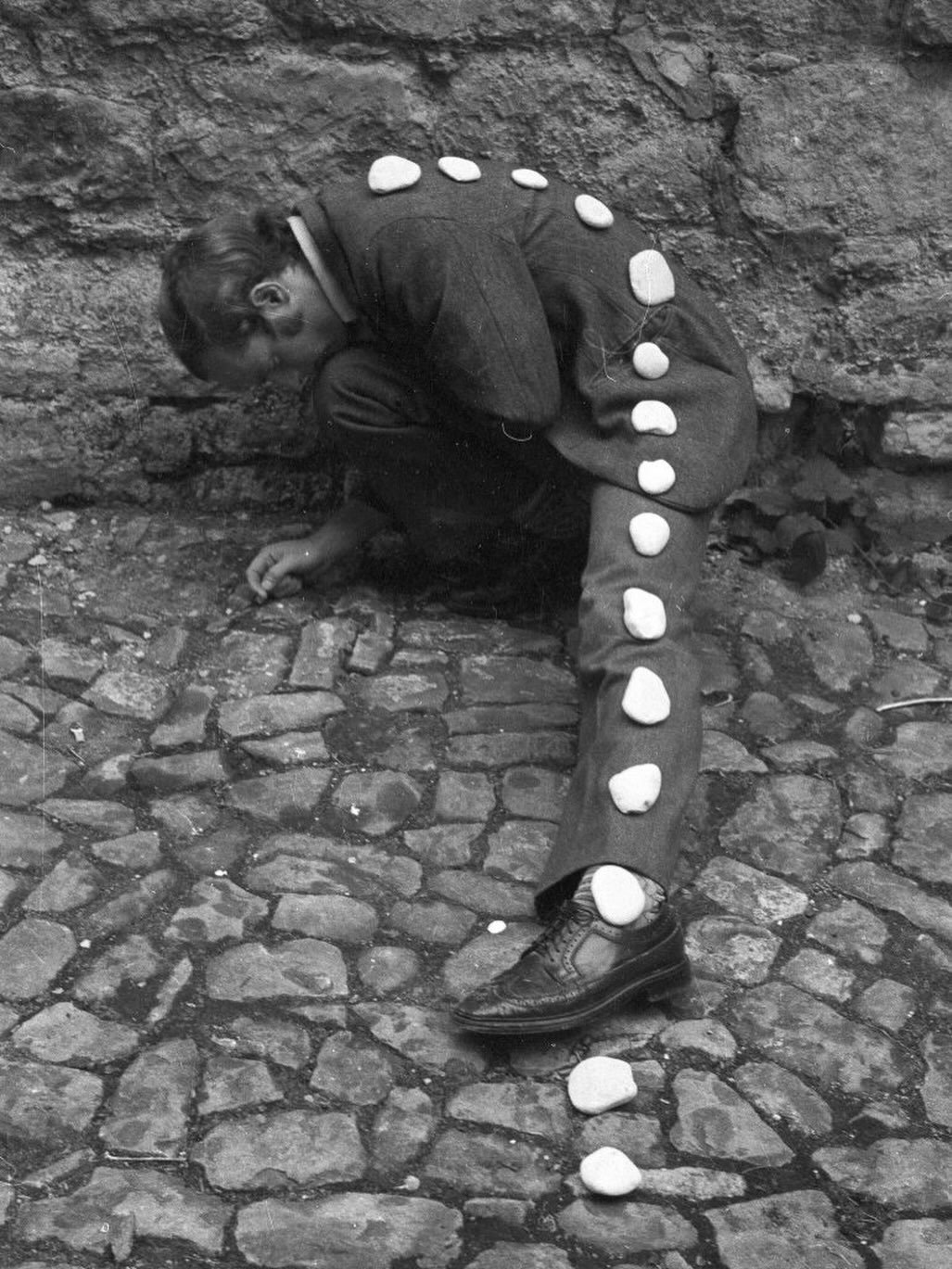 Tony Cragg
Stone Curve 1972
#tonycragg