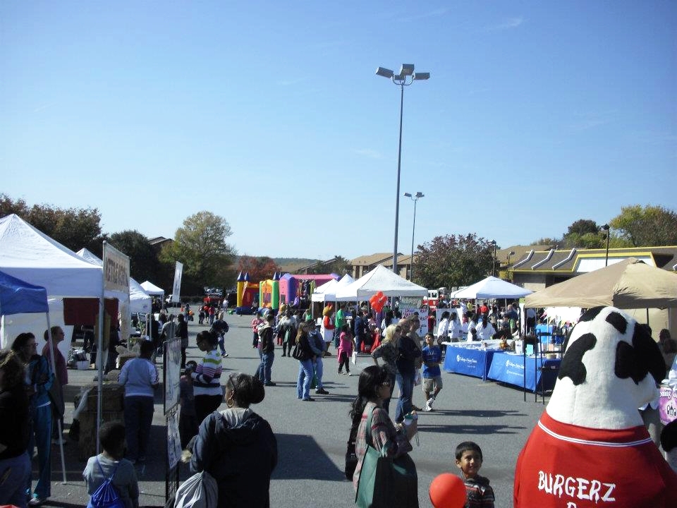 Crowd1.jpg