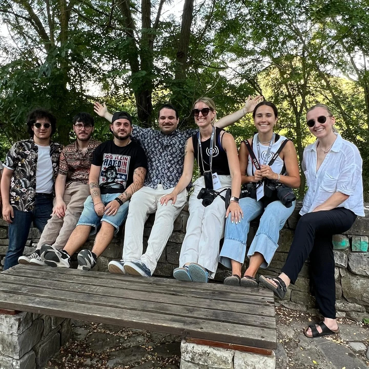 Dream team al completo! Senza l’apporto costante di chi suona, crea e in generale collabora con me, il mio progetto non esisterebbe. Ho davvero tanto di cui essere grato, ed è stato bello incontrarsi al @maledettemalelingue_festival β€οΈ