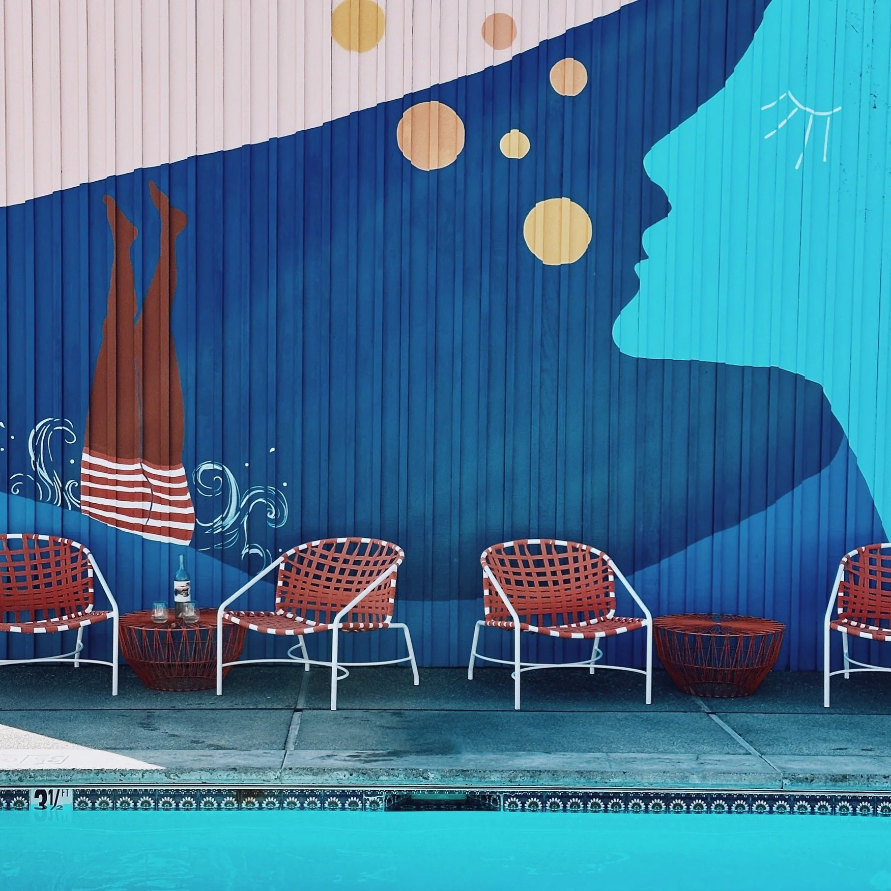 Dive into the long weekend with delicious chilled ros&eacute; and carbonic red 💦
⠀⠀⠀⠀⠀⠀⠀⠀⠀
Local delivery available, so slide into those DMs if you&rsquo;re thirsty and we&rsquo;ll make your dreams come true!
⠀⠀⠀⠀⠀⠀⠀⠀⠀
#TootTootBeepBeep
.
.
.
#Belon