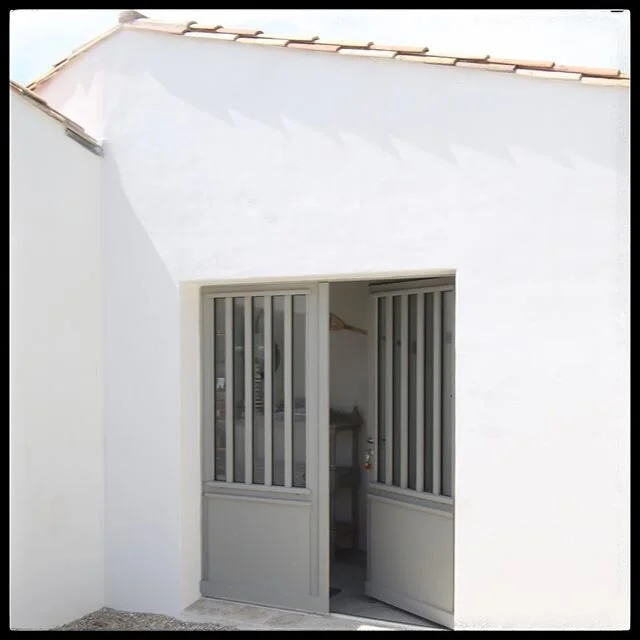 Nouvelle jolie maison!
Bient&ocirc;t disponible.
#newhome #workinprogress #mesjoliesmaisons #vacances #vacance #holiday #holidays #iledere #&icirc;ledere #location #locations #conciergerie #soleil #sun #leboisplage#luxe #vacancesenfamille