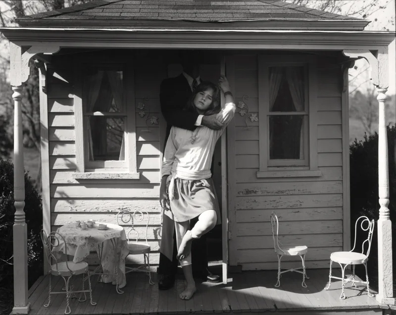 Julie_John_and_Doll_House_01.jpg