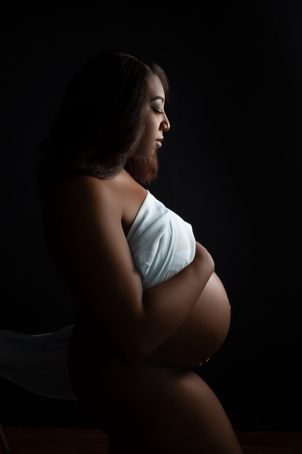 maternity pregnancy boudoir robe chicago suburbs illinois african american woman-13.jpg