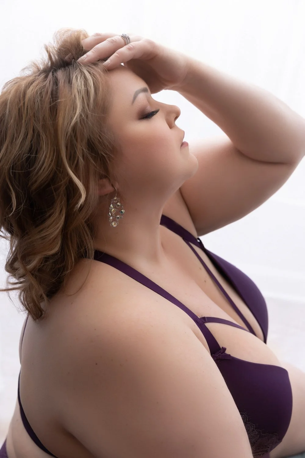 Woman posing during a luxury boudoir photography session
